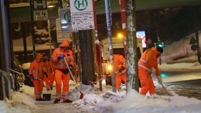 Räumdienste haben derzeit Hochbetrieb. (Foto: Christian Charisius/dpa)