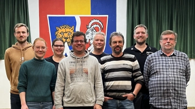 Der Vorstand des Musikvereins besteht aus (von links in der hinteren Reihe) Jens Gehring, Linda Hertlein, Klaus Wiehl und Sebastian Krauthahn sowie in der vorderen Reihe von links: Tabea Gintner, Matthias Blank, Hans Schmidt und Josef Schalk. (Foto: Erich Fiedler)