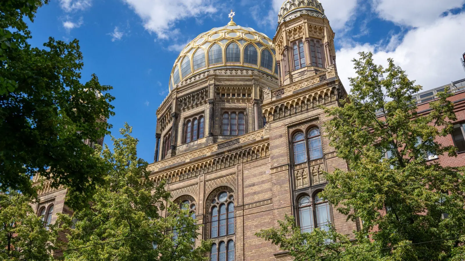 An der Synagoge in der Oranienburger Straße gab es einen Polizeieinsatz. (Archivbild) (Foto: Monika Skolimowska/dpa)