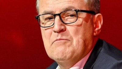 Bayern Münchens Vorstandsvorsitzender Jan-Christian Dreesen hofft auf ein Einlenken des DFB im Zoff um die Frauen-Bundesliga. (Archivbild) (Foto: Harry Langer/dpa)