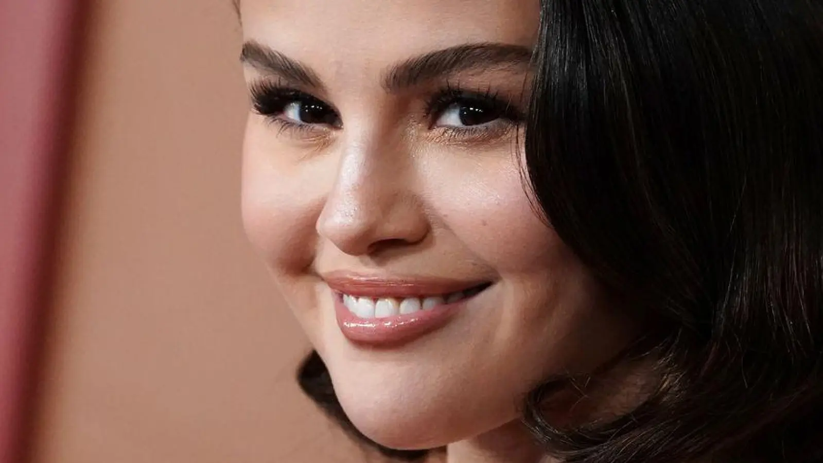US-Sängerin Selena Gomez (33) erzählt vom Beginn ihrer Freundschaft mit Popstar-Kollegin Taylor Swift (35) nach ihren jeweiligen Trennungen von einem der Jonas Brothers. (Archivbild) (Foto: Jordan Strauss/Invision/dpa)