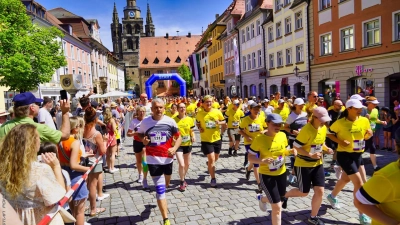 Im vergangenen Jahr trugen die Läufer leuchtendes Gelb, in diesem Jahr sind die Citylauf-Trikots rot. (Foto: Christian Pohler)