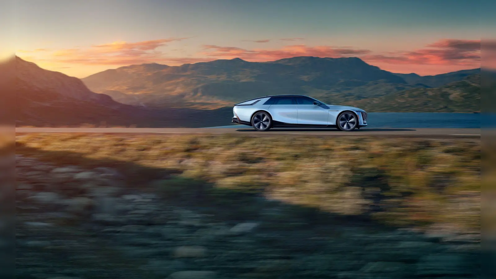 Weites Land - und langes Auto: Der rund 5,50 Meter lange Cadillac Celestiq lässt Erinnerungen an legendäre US-Straßenkreuzer aufkeimen. (Foto: Cadillac/dpa-tmn)