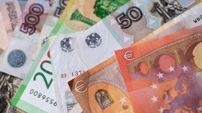 In Oberndorf tauschte ein 30-Jähriger angeblichen weißrussischen Rubel gegen Euros. Aber: Er wurde Opfer von Betrügern. (Symbolbild: Sven Hoppe/dpa)