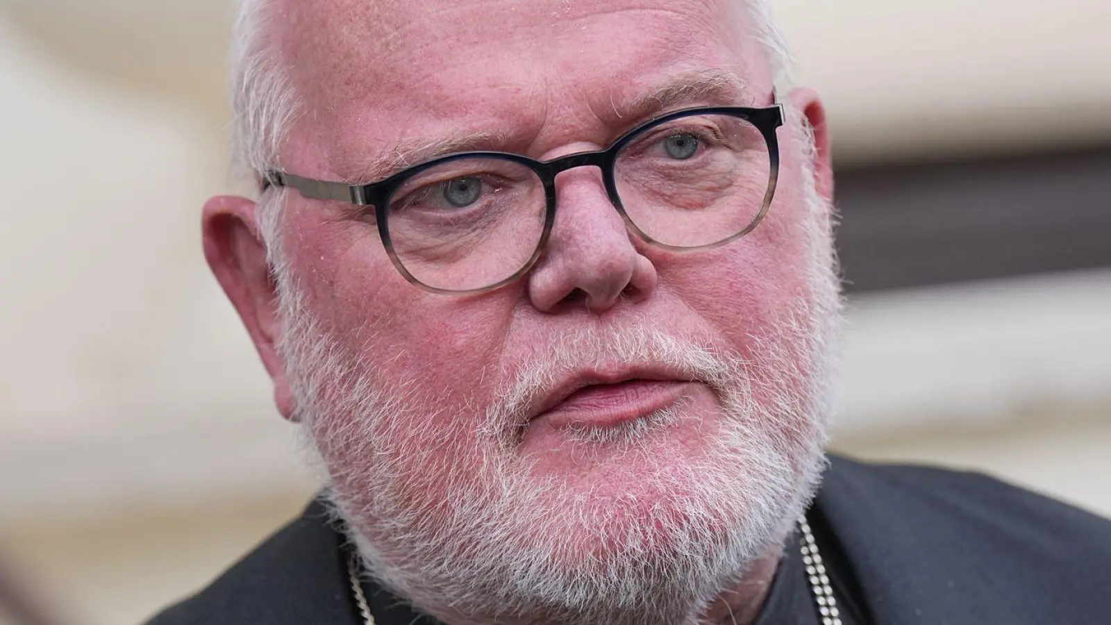 Kardinal Reinhard Marx würdigt zu Ostern die Arbeit der Einsatzkräfte. (Archivbild) (Foto: Michael Kappeler/dpa)