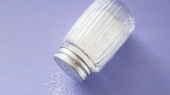 Experten raten, beim Kauf von Salz darauf zu achten, dass es Jod enthält. (Foto: Christin Klose/dpa-tmn)