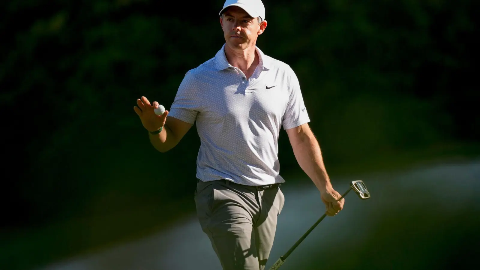 Rory McIlroy steht beim Masters in August nach einer sensationellen Runde vor der Titelverteidigung. (Foto: Matt Slocum/AP/dpa)