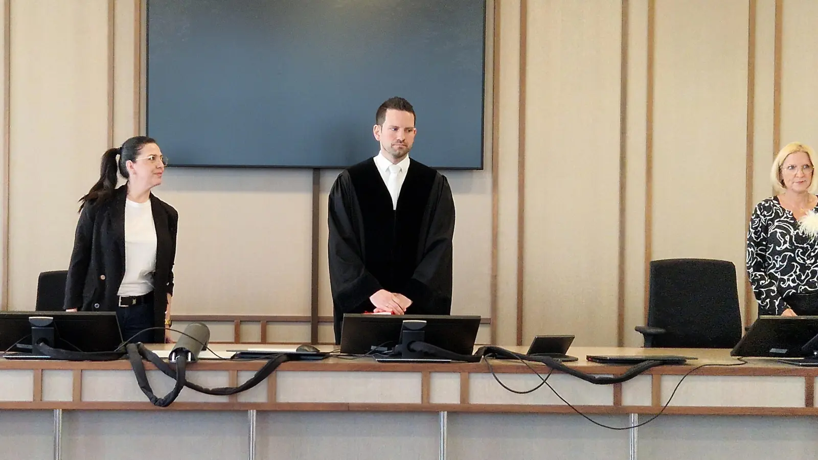 Das Schöffengericht am Ansbacher Amtsgericht tagte mit zwei Schöffinnen unter dem Vorsitz von Richter Thorsten Kamberger. (Foto: Andrea Walke)