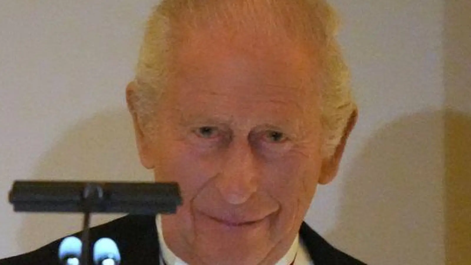 Die Glocke war einst auf dem U-Boot HMS „Trump“ im Einsatz. (Foto: Alex Brandon/AP/dpa)