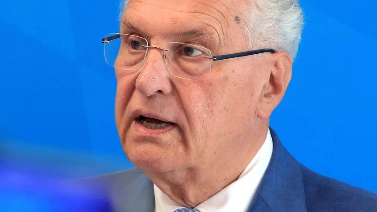 Bayerns Innenminister Joachim Herrmann (CSU) hat die Änderungen per Anweisung verfügt. (Archivbild) (Foto: Karl-Josef Hildenbrand/dpa)