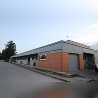 Die Turnhalle in Neuendettelsau soll saniert werden. Dafür hofft die Gemeinde auf etliche Zuschüsse. (Foto: Alexander Biernoth)