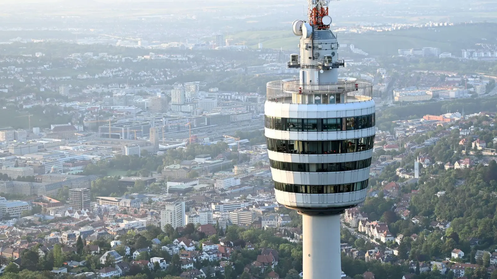 Wird in Stuttgart bald Hollywood Einzug halten? Zum internationalen Kinofilm gibt es bisher keine Details. (Symbolfoto) (Foto: Bernd Weißbrod/dpa)