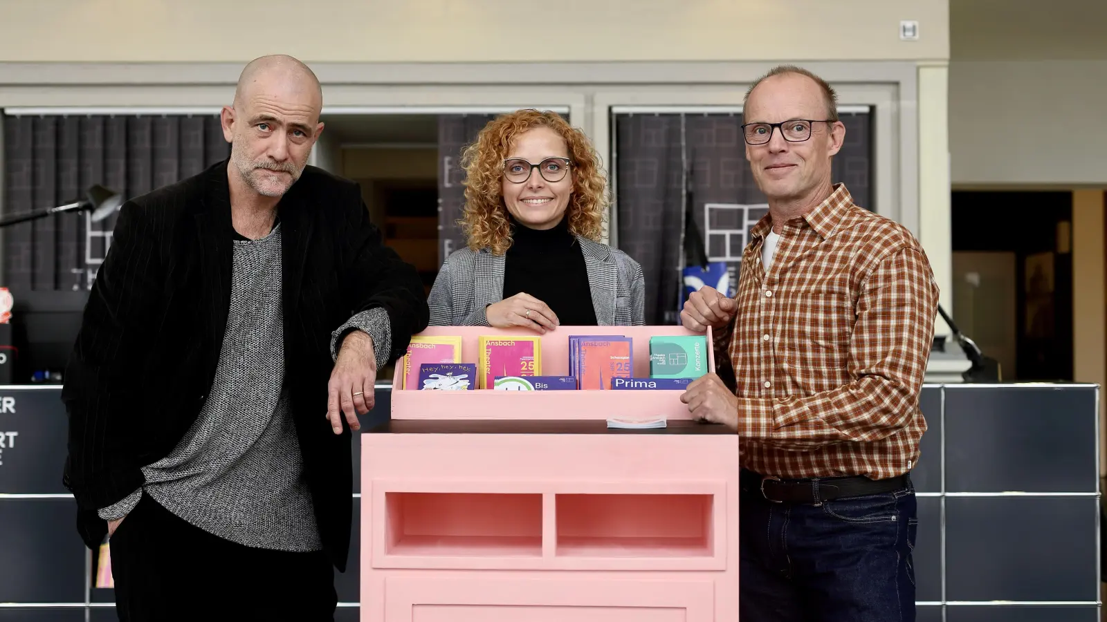 Sind froh, dass eine Ausweichspielstätte gefunden ist (von links): Schauspielleiter Robert Arnold, Vorstandsvorsitzende und Geschäftsführerin Nadine Maurer und Vorstandsmitglied Martin Porzner. (Foto: Thomas Wirth)