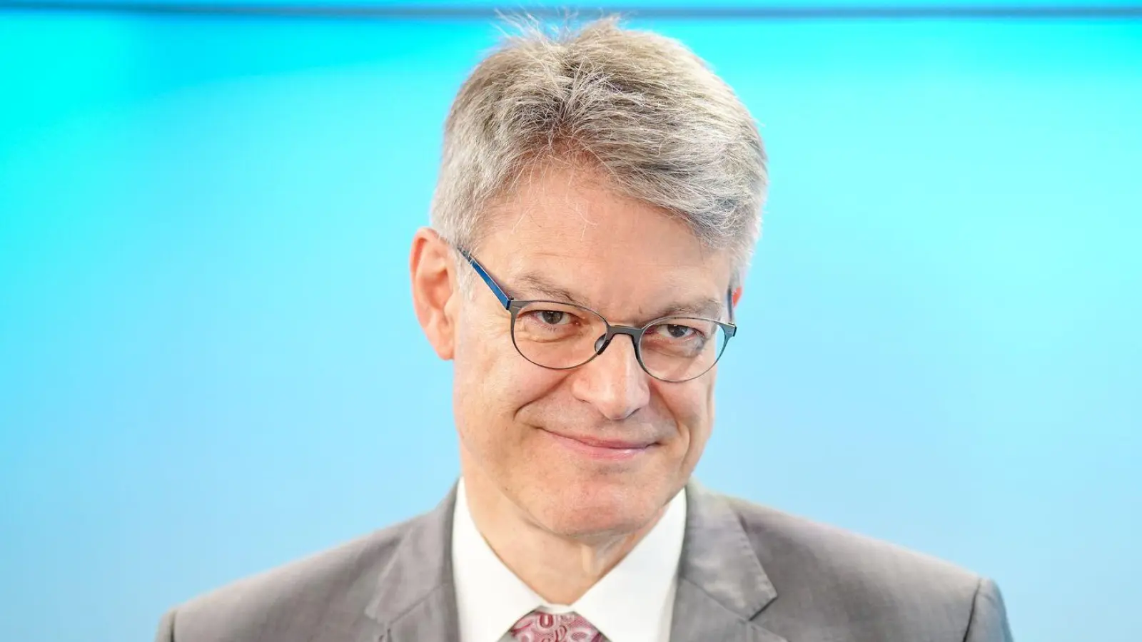 Cannabis am Steuer sieht Verkehrsminister Schnieder (CDU) kritisch. (Foto: Kay Nietfeld/dpa)