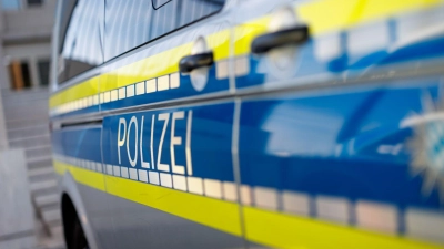 In Selb soll ein Mann mit einem Messer einen Hund verletzt haben. (Symbolbild) (Foto: Daniel Karmann/dpa)
