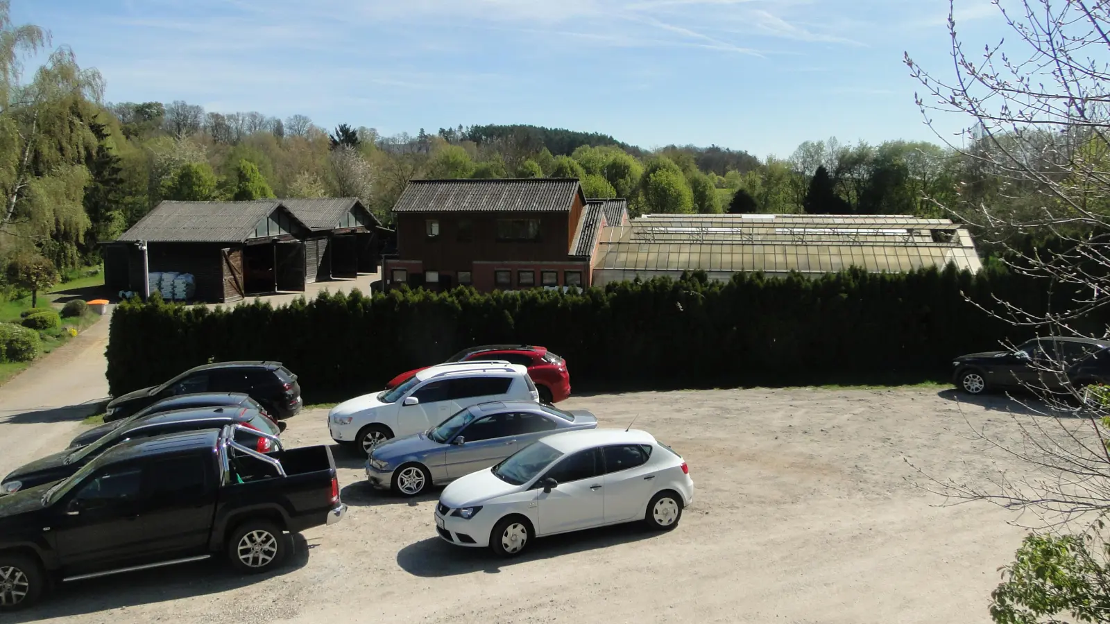 Die Stadtgärtnerei hinter der Kläranlage soll nach Jahren des Wartens moderne Sanitär- und Sozialräume bekommen. Später soll eine Hackschnitzelheizung für Wärme sorgen. (Foto: Winfried Vennemann)