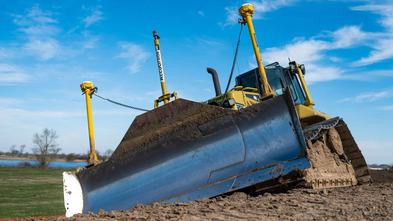 Der Unbekannte parkte die Raupe nach seiner Spritztour wieder in der Nähe. (Symbolbild) (Foto: Philipp Schulze/dpa)