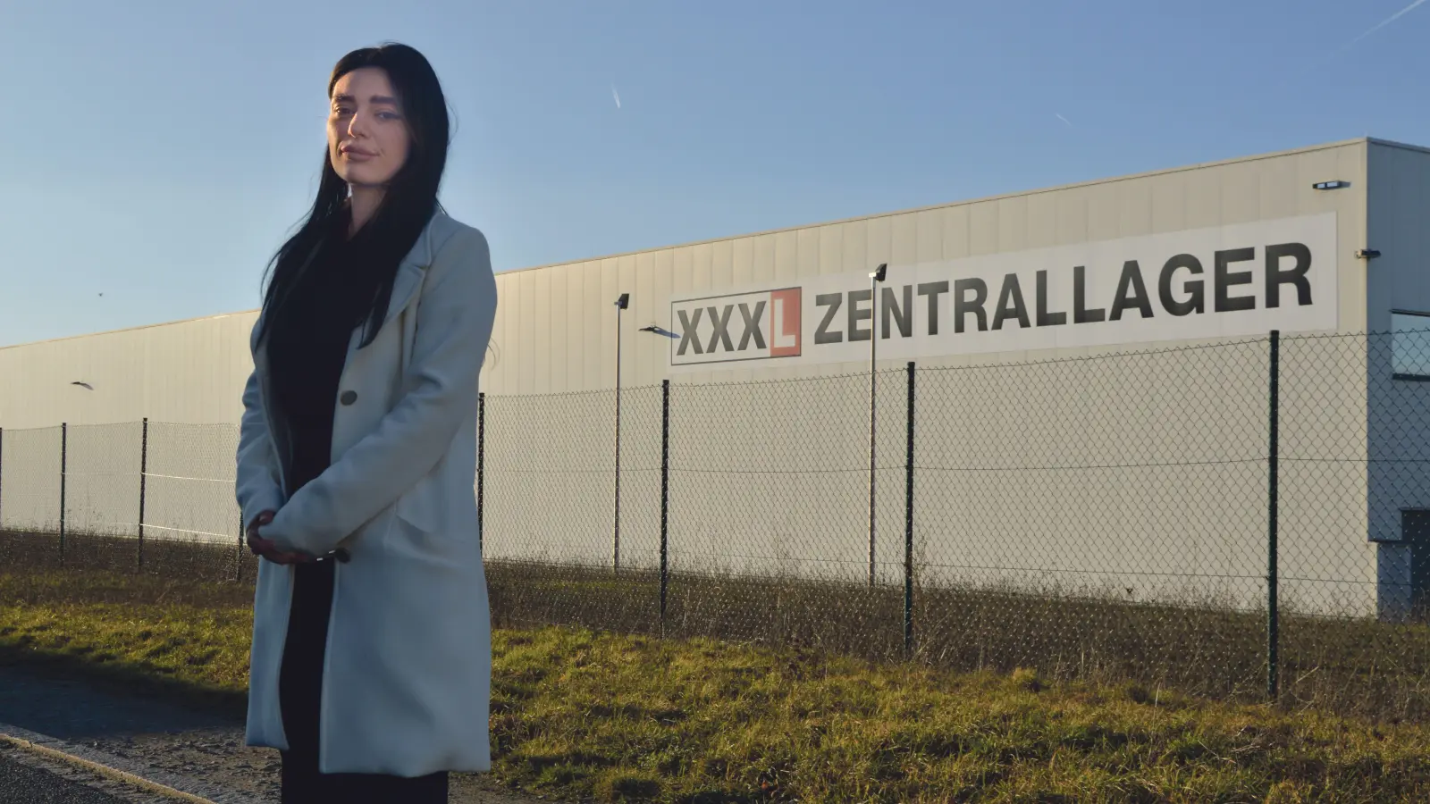 Buket Demirci lässt sich nicht einschüchtern: Sie will am Freitag einen Betriebsrat für das XXXLutz-Zentrallager im Industriegebiet Uffenheim-Langensteinach gründen. (Foto: Johannes Zimmermann)