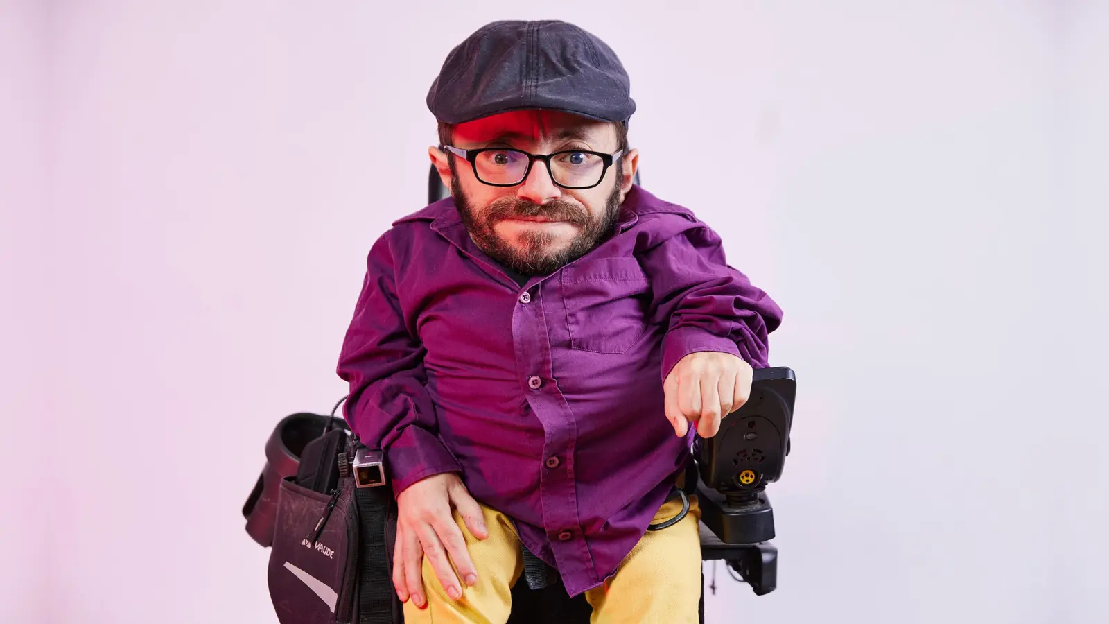 Raul Krauthausen will, dass sich Hochschulen gezielt um behinderte Studierende bemühen.  (Foto: Anna Spindelndreier)