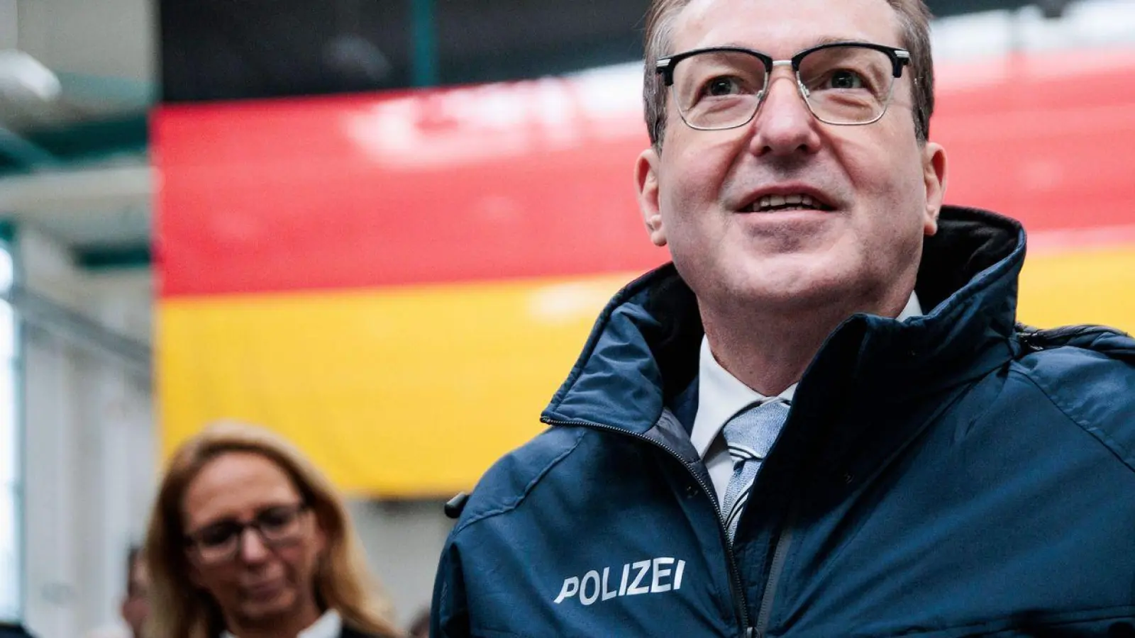 Bundesinnenminister Alexander Dobrindt (CSU) stellte die neue Einheit in Dienst.  (Foto: Carsten Koall/dpa)