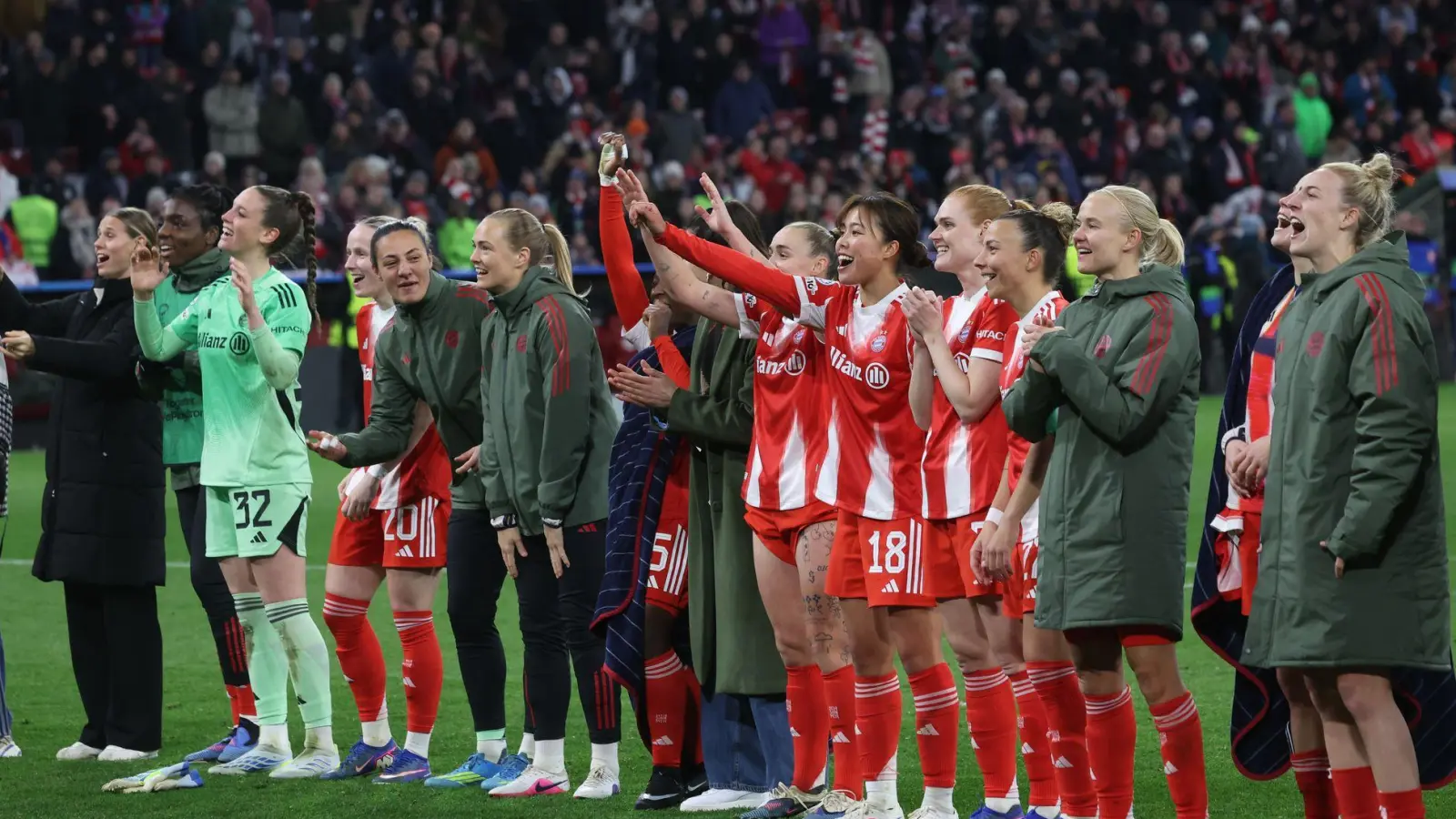 Die Freude bei den Münchnerinnen ist groß. (Foto: Karl-Josef Hildenbrand/dpa)
