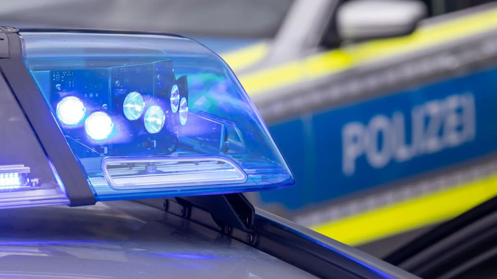 Die Polizei ermittelt nach einem tödlichen Motorradunfall in Mittelfranken zum genauen Hergang. (Symbolbild) (Foto: Daniel Karmann/dpa)