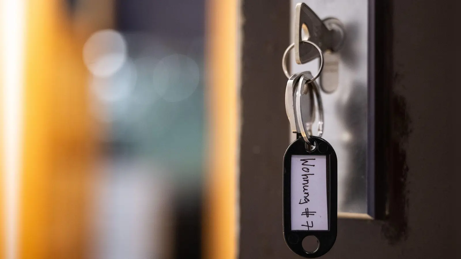 Eine bezahlbare Wohnung zu finden, ist vielerorts in Deutschland nicht leicht. (Symbolbild)  (Foto: Sebastian Gollnow/dpa)