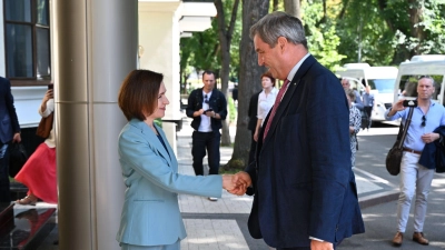 Söder besuchte Moldaus Präsidentin Maia Sandu in der Hauptstadt Chisinau.  (Foto: Marco Hadem/dpa)