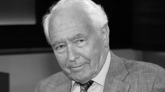 Der Journalist und Sprachkritiker Wolf Schneider wurde 97 Jahre alt. (Foto: Karlheinz Schindler/dpa-Zentralbild/dpa)