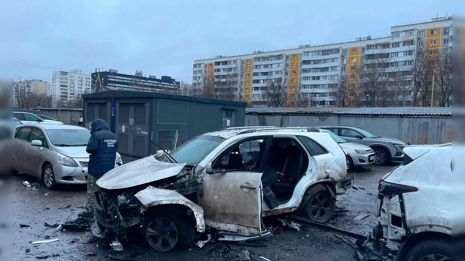 Ermittler bei der Arbeit am Tatort in Moskau. (Foto: Uncredited/Investigative Committee of Moscow via AP/dpa)