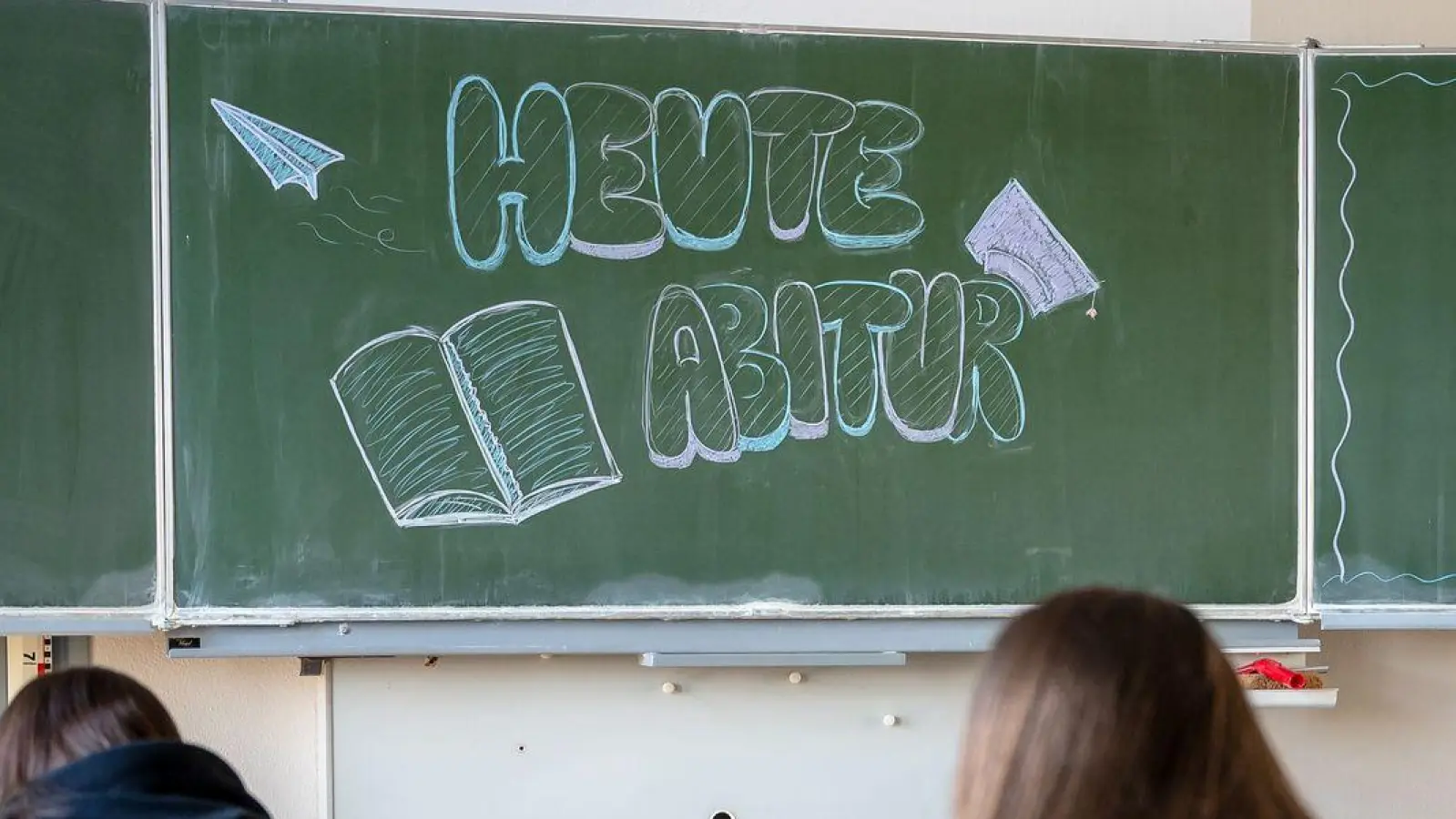 Der Deutsche Lehrerverband spricht von einer „Flut an Einser-Abis“. (Symbolbild) (Foto: Sina Schuldt/dpa)