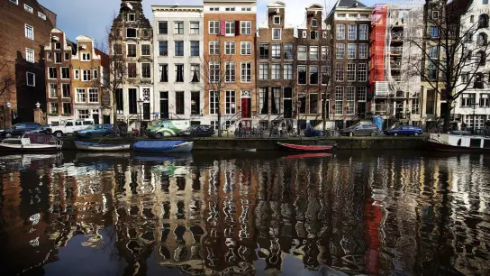 Wer noch keine Wohnung hat, sollte besser gleich Zuhause bleiben. In Amsterdam ist die Wohnungsnot so groß, dass die Universität bereits ihren Studierenden dazu rät. (Foto: Jerry Lampen/ANP/dpa)