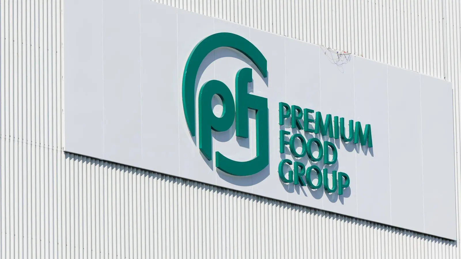 Die Tönnies-Gruppe hat sich Anfang des Jahres in Premium Food Group umbenannt. (Foto: Friso Gentsch/dpa)