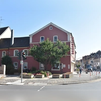 Die Sanierung der Gehwege in der Wilhelmstraße soll aufseiten der Neuen Apotheke nur bis zu deren Hauswand erfolgen, beschloss der Stadtrat mehrheitlich. (Foto: Ute Niephaus)