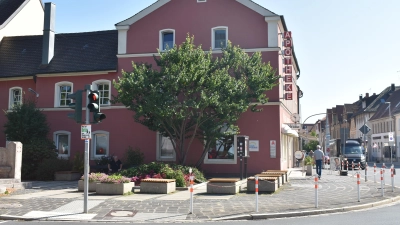 Die Sanierung der Gehwege in der Wilhelmstraße soll aufseiten der Neuen Apotheke nur bis zu deren Hauswand erfolgen, beschloss der Stadtrat mehrheitlich. (Foto: Ute Niephaus)
