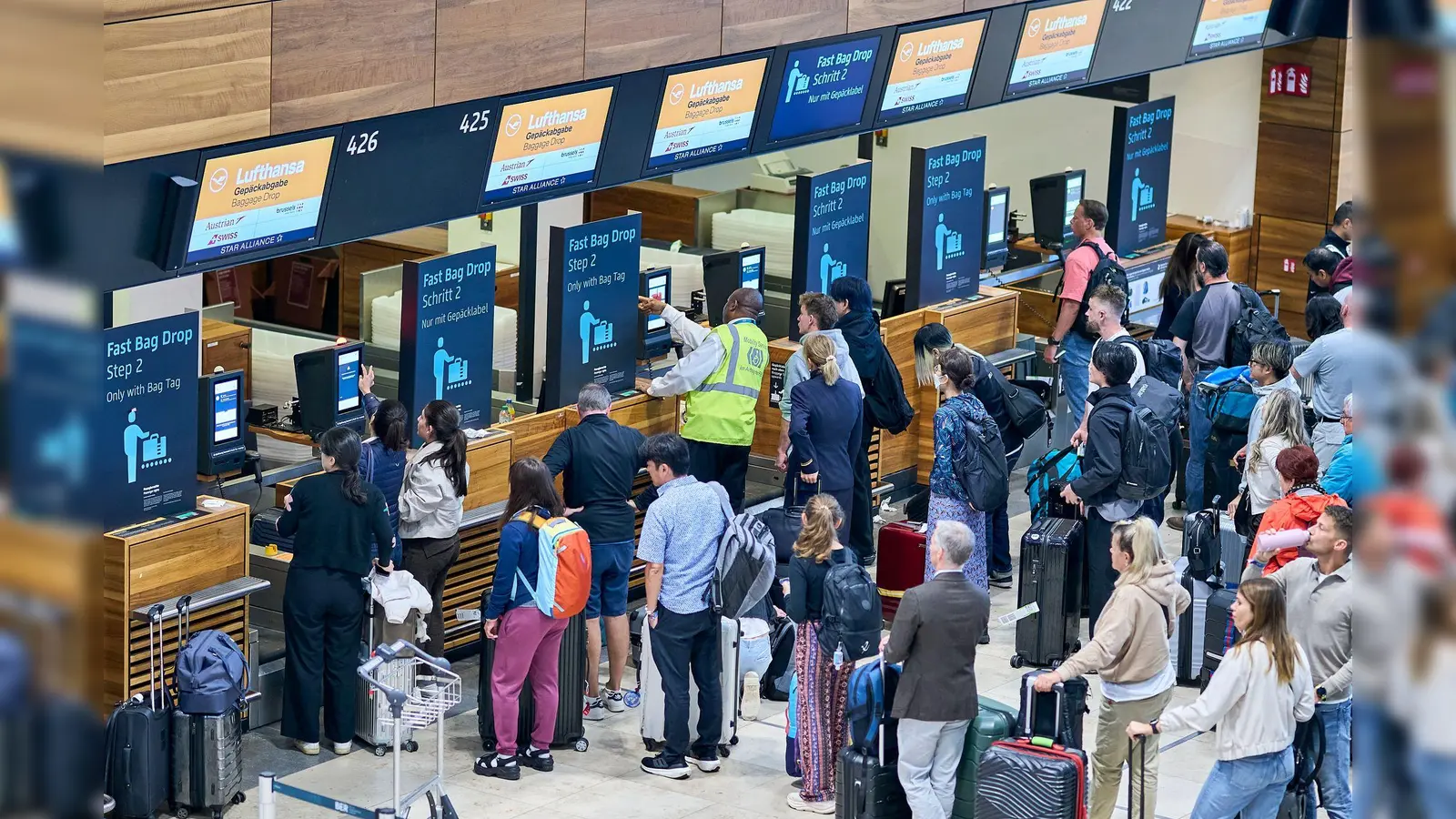 Wann am Hauptstadtfughafen BER die Folgen eines IT-Angriffs auf einen Dienstleister behoben sind, ist unklar. (Archivbild)  (Foto: Michael Ukas/dpa)