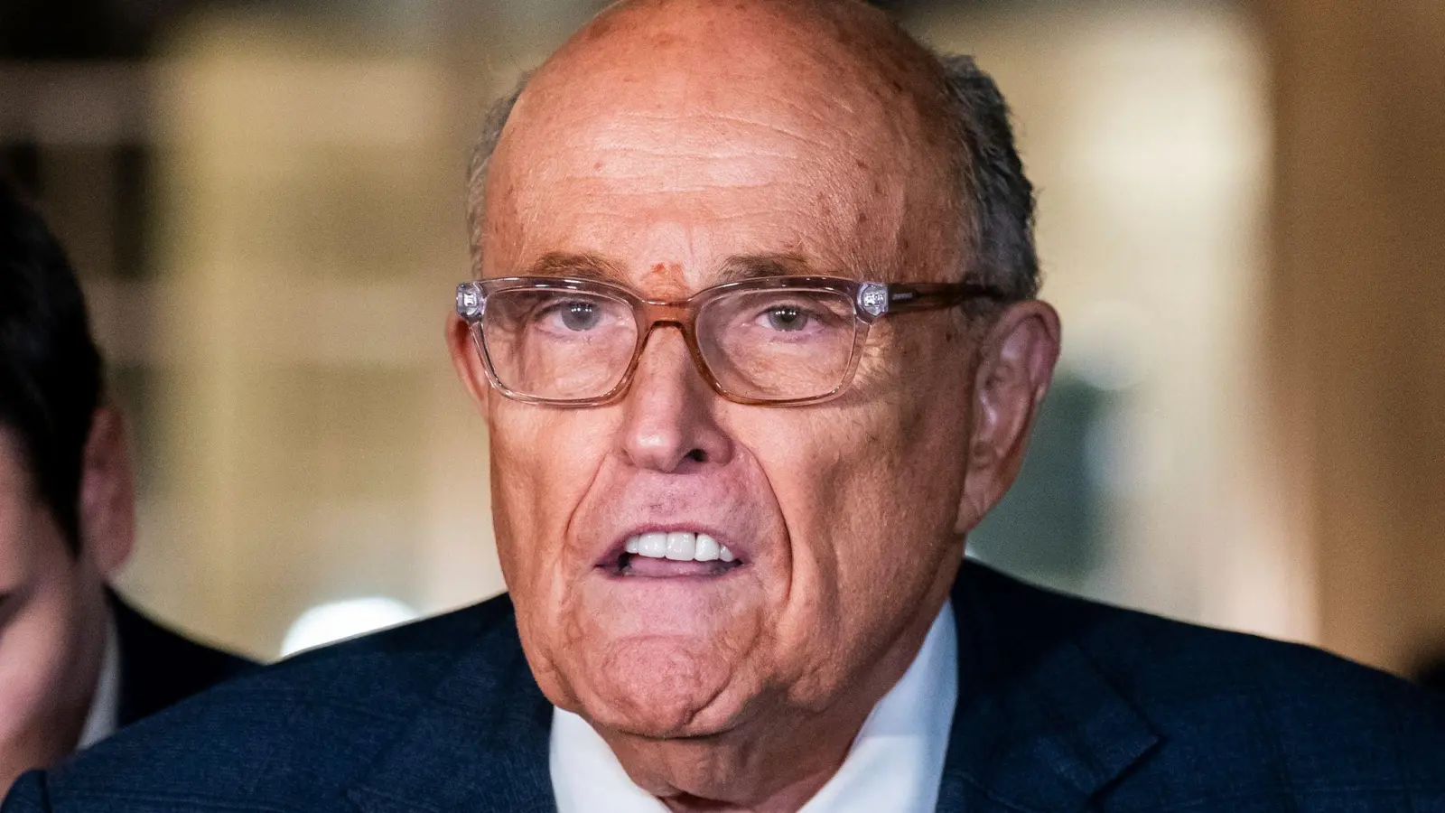 New Yorks Ex-Bürgermeister Rudy Giuliani liegt einem Sprecher zufolge in kritischem Zustand im Krankenhaus. (Archivbild) (Foto: Adam Gray/AP/dpa)