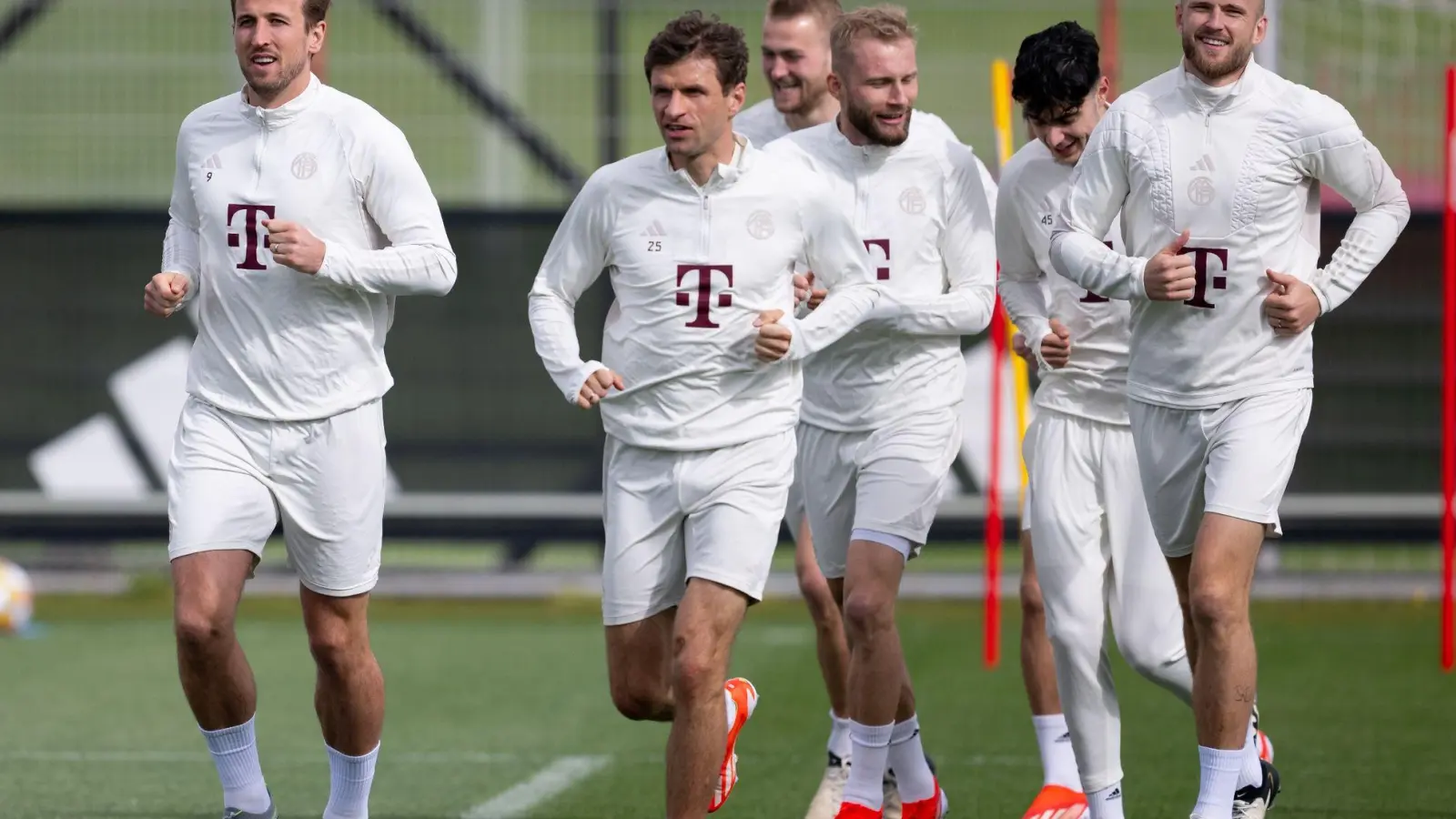 Bayern-Spieler beim Training. (Foto: Sven Hoppe/dpa)