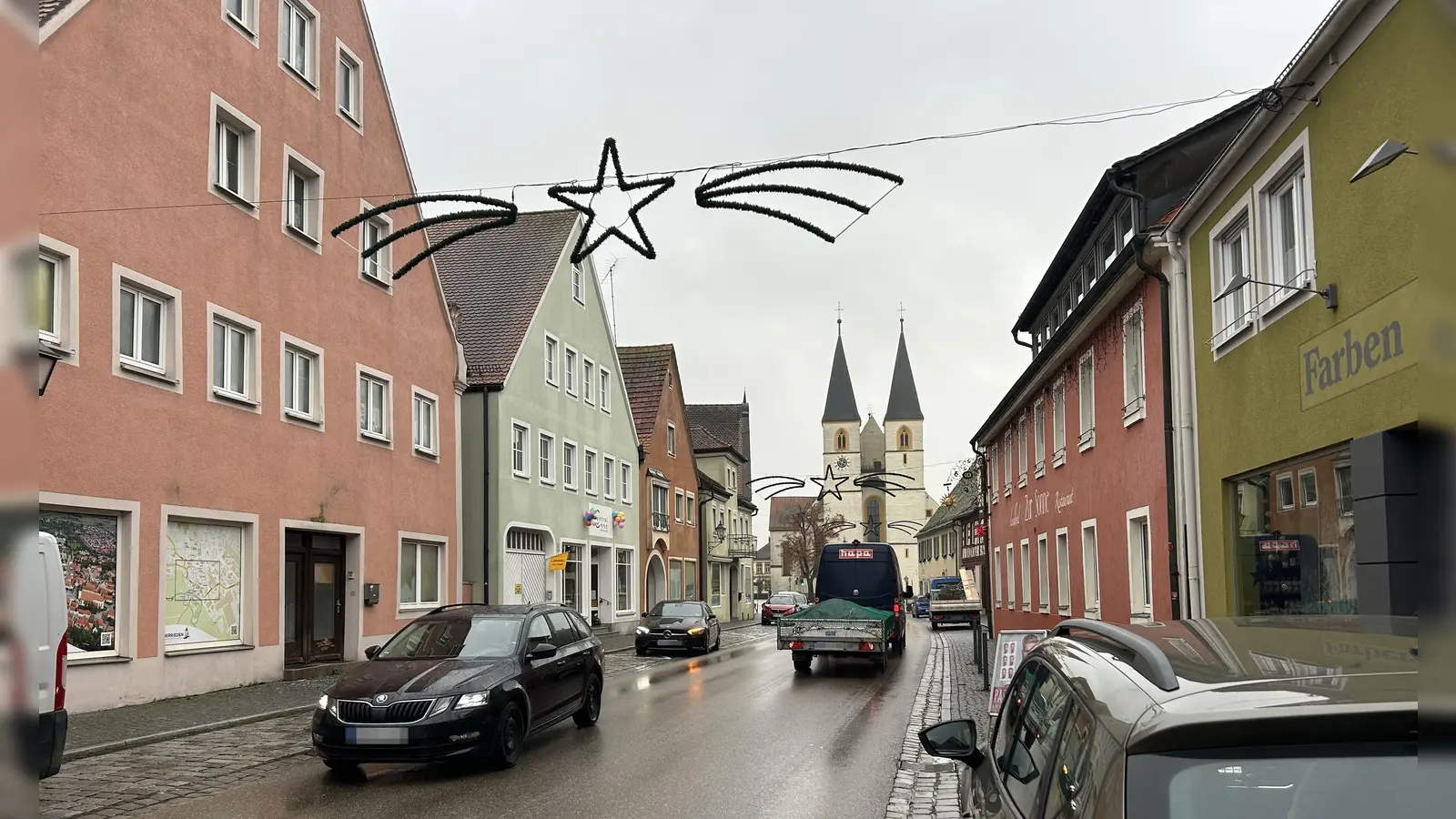 Mehr Sicherheit für schwächere Verkehrsteilnehmer: Darauf zielt der Antrag ab, in der Vorderen Gasse in Herrieden Tempo 30 zu etablieren. (Foto: Florian Pöhlmann)