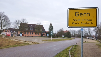 Im Angerwirt kann sich das Landratsamt eine Unterbringung von Geflüchteten vorstellen. Rechts hinter den Balken beginnt das Gebiet des Kiosks und der Freizeitanlage Gern. (Foto: Jonas Volland)