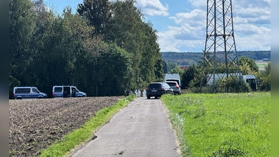 Die Spurensicherung am Ort der Festnahme in der Nähe des Kraftwerks Weisweiler. (Foto: Alexander Franz/dpa)