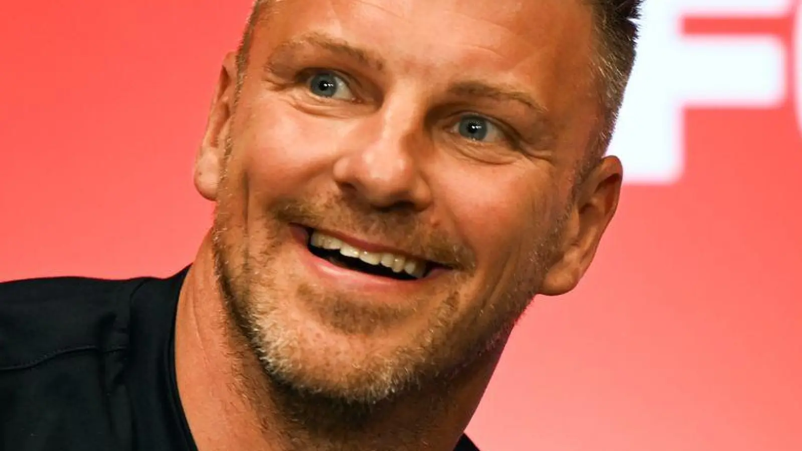 Lukas Kwasniok hat sich als neuer Cheftrainer des 1. FC Köln vorgestellt. (Foto: Federico Gambarini/dpa)