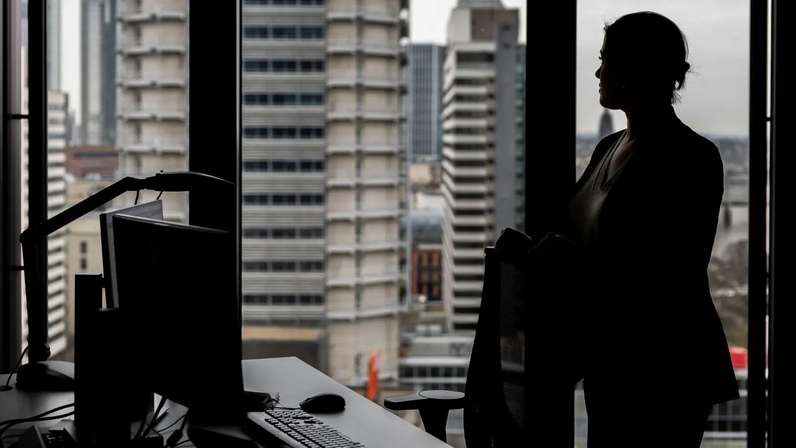 Frauen verdienen laut Statistischem Landesamt nach wie vor weniger als Männer - auch bei vergleichbarer Arbeit. (Symbolbild) (Foto: Hannes P Albert/dpa/dpa-tmn)