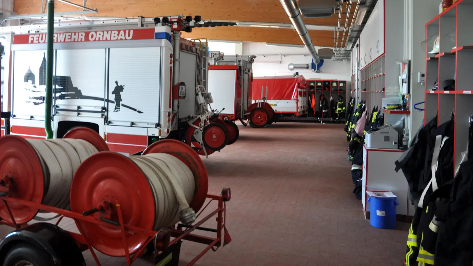 Hier sollen sich die Feuerwehrmänner der Stadt Ornbau auch in Zukunft umziehen. (Foto: Jonas Volland)