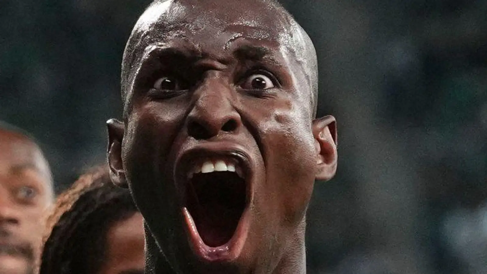 Nicolas Jackson will weiterhin zum FC Bayern wechseln. (Foto: Petr David Josek/AP/dpa)