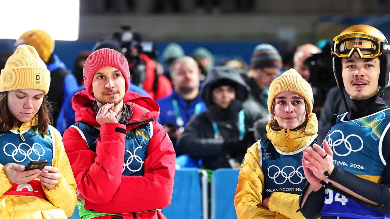 Das deutsche Skisprung-Team war nach Platz vier enttäuscht. (Foto: Daniel Karmann/dpa)