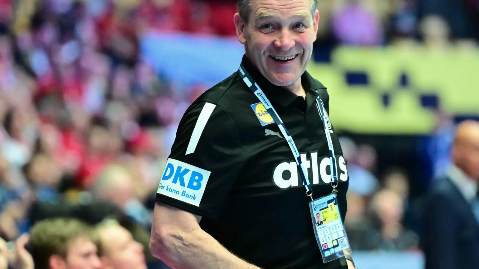 Die Schützlinge von Bundestrainer Alfred Gislason haben im Kampf um das EM-Halbfinale zwei Matchbälle. (Foto: Sina Schuldt/dpa)