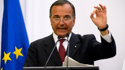 Der ehemalige italienische Außenminister und EU-Kommissar Franco Frattini. (Foto: Lajos Soos/EPA/MTI/dpa)