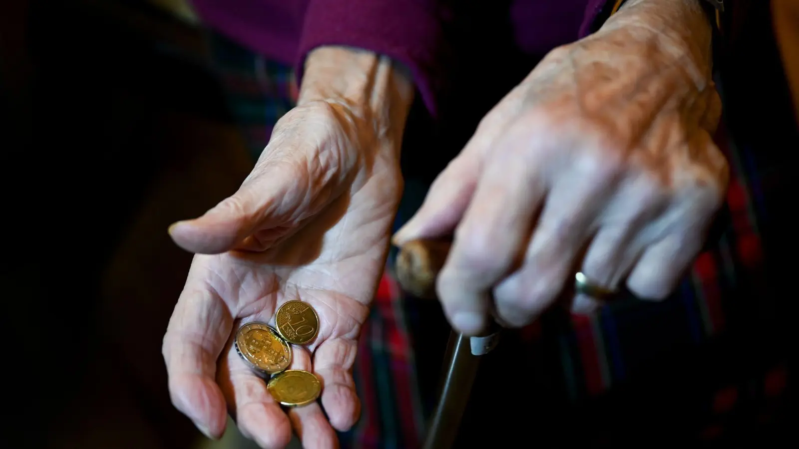 Seit Jahren wird um eine bessere Altersversorgung für die Film- und Fernsehschaffenden gerungen - jetzt ist der Durchbruch da. (Symbolbild) (Foto: Felix Kästle/dpa)