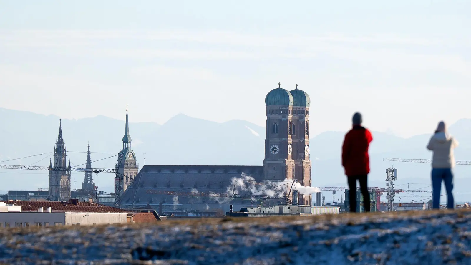 Kirchtürme prägen das Bild Münchens. Der Anteil an Katholiken an der Stadtbevölkerung beträgt noch 24 Prozent. (Symbolbild) (Foto: Sven Hoppe/dpa)